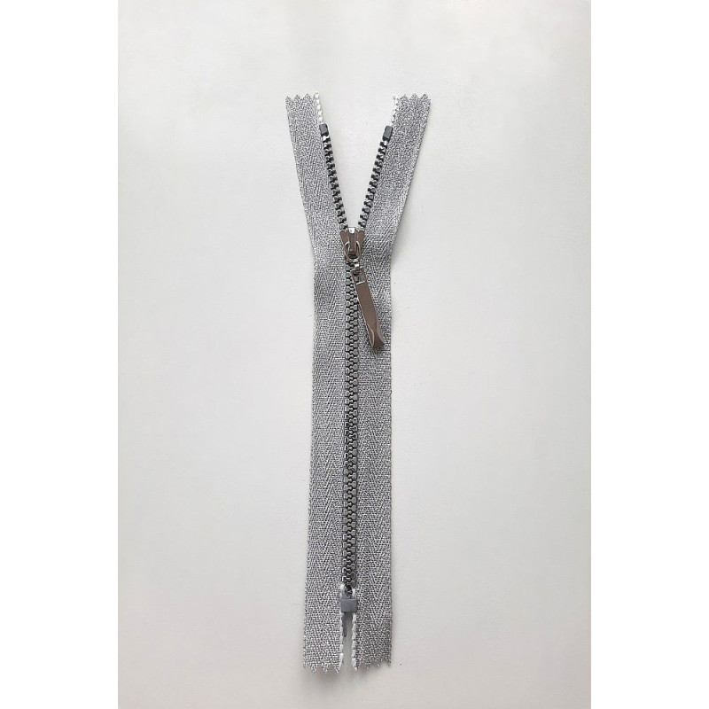 Krátký zip kapsový - středně hrubý 16 cm, zuby 6 mm