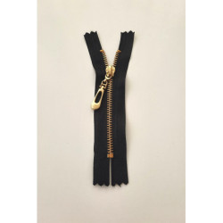 Krátký zip kapsový - jemný, černý 10 cm, zuby 4 mm, žlutý kov
