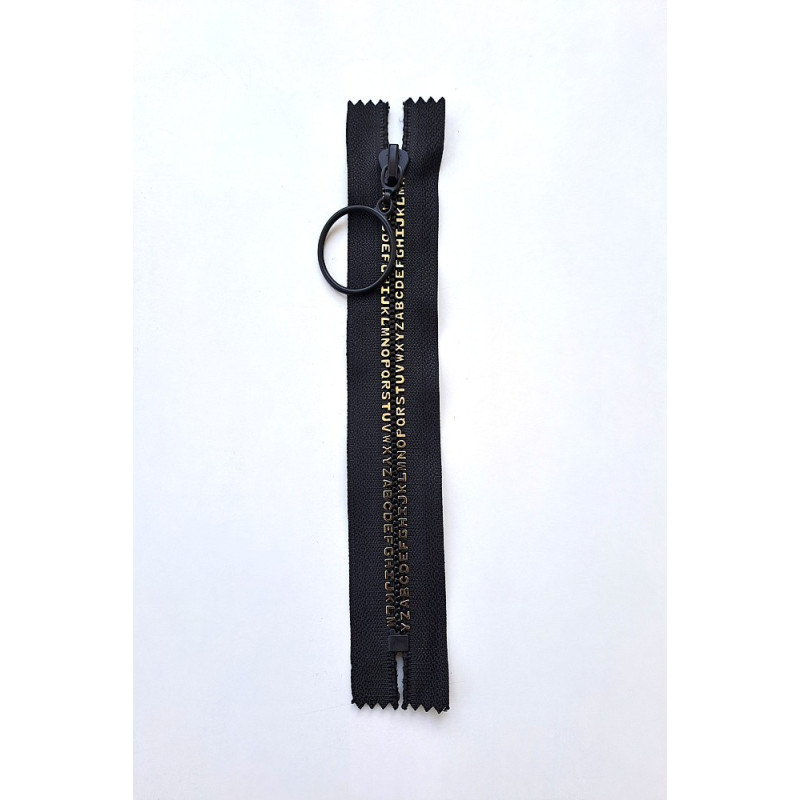 Krátký zip kapsový - písmenka 16 cm, zuby 8 mm černá/zlatá