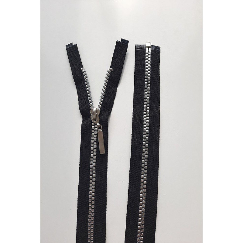 Dlouhý zip dělitelný - středně hrubý 67 cm, zuby 6 mm