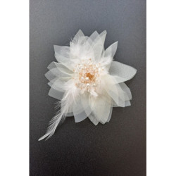 Brož/aplikace, textilní květ s korálky, smetanová